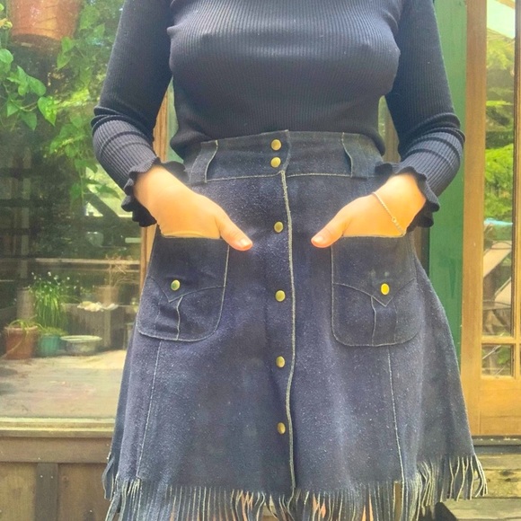 💔SOLD💔RARE Zig Zag San Francisco 1970s Suede Skirt - Picture 4 of 9